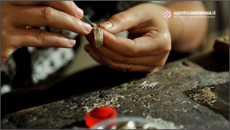 Kendari Werk Seni Perak Yang Menawan